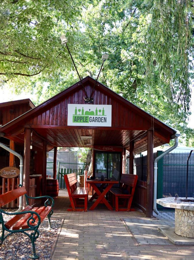 Applegarden Villa Debrecen Buitenkant foto