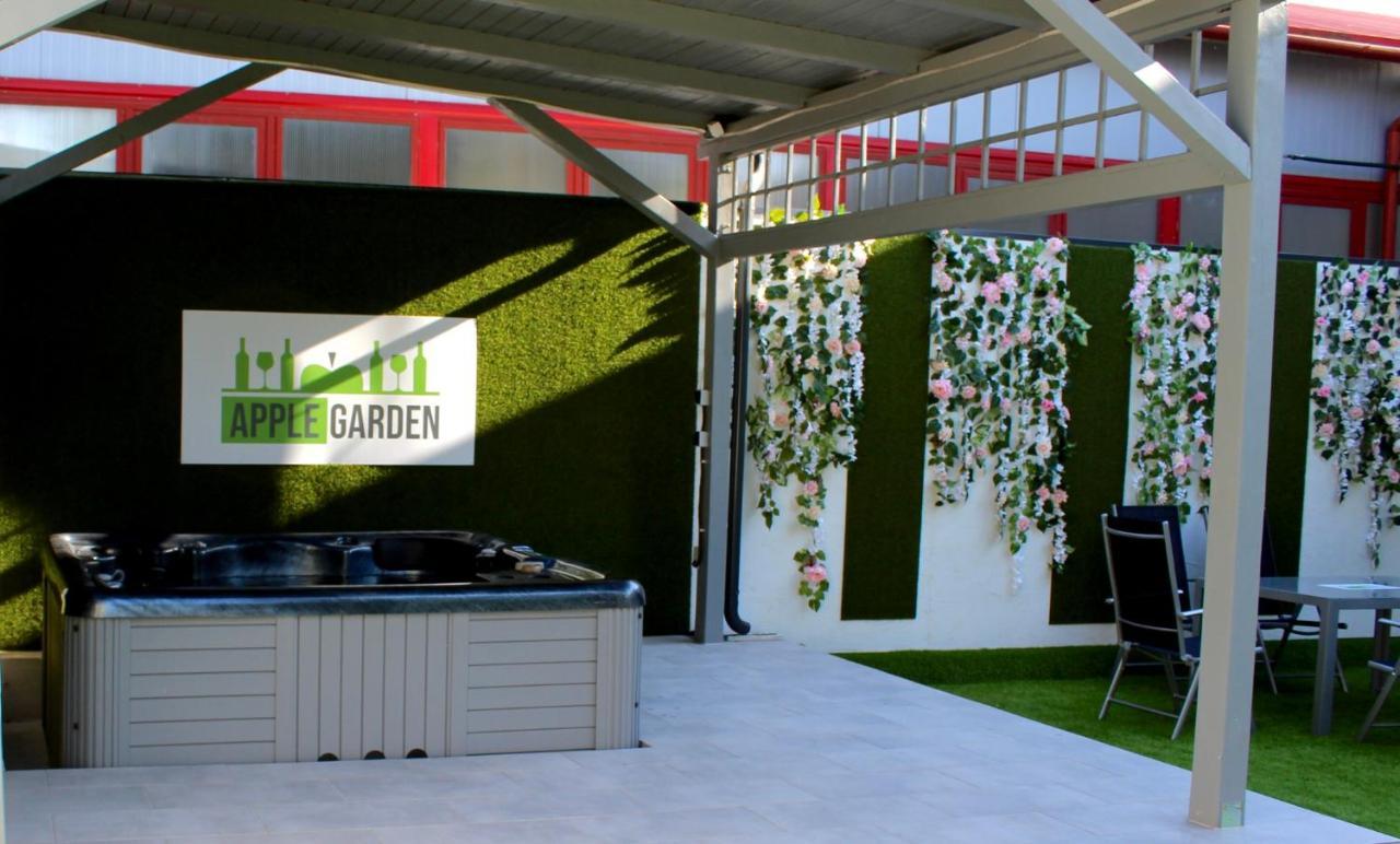 Applegarden Villa Debrecen Buitenkant foto